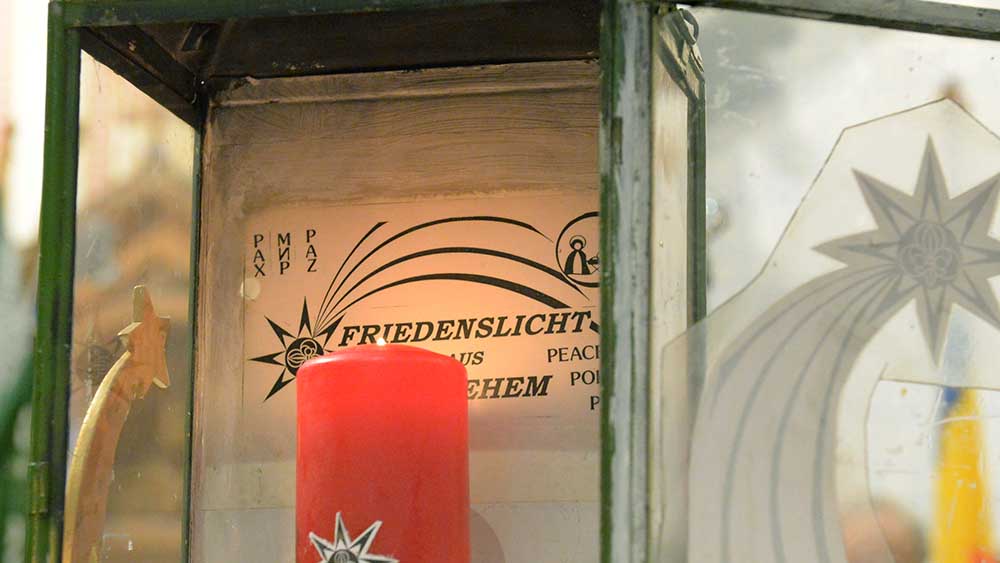 Das Friedenslicht kommt auch in diesem Jahr aus Bethlehem nach Deutschland (Archiv)