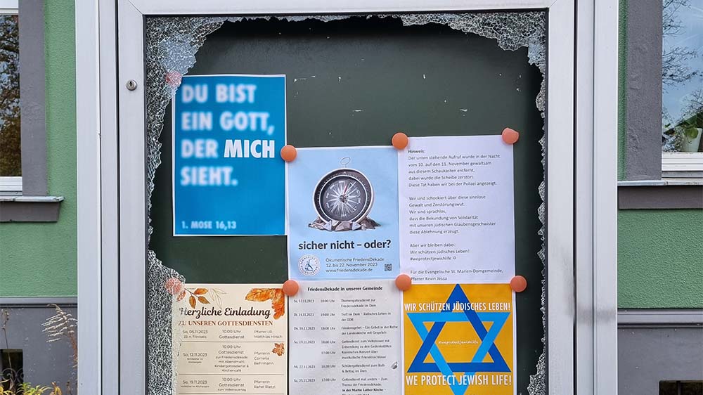 So sieht der Gemeinde-Schaukasten nach der Tat aus