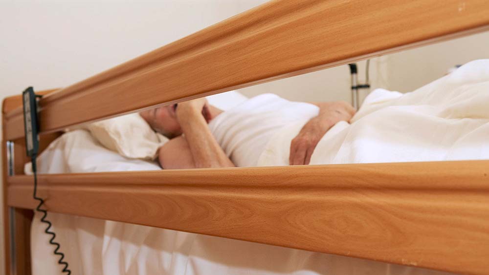 Menschen in Heimen leiden unter der Gewalt des Personals (Symbolbild)