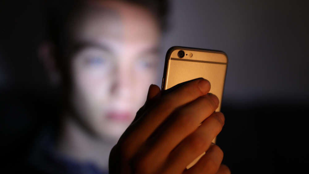 Jugendliche brauchen Medienkompetenz, um Inhalte auf Social Media einordnen zu können