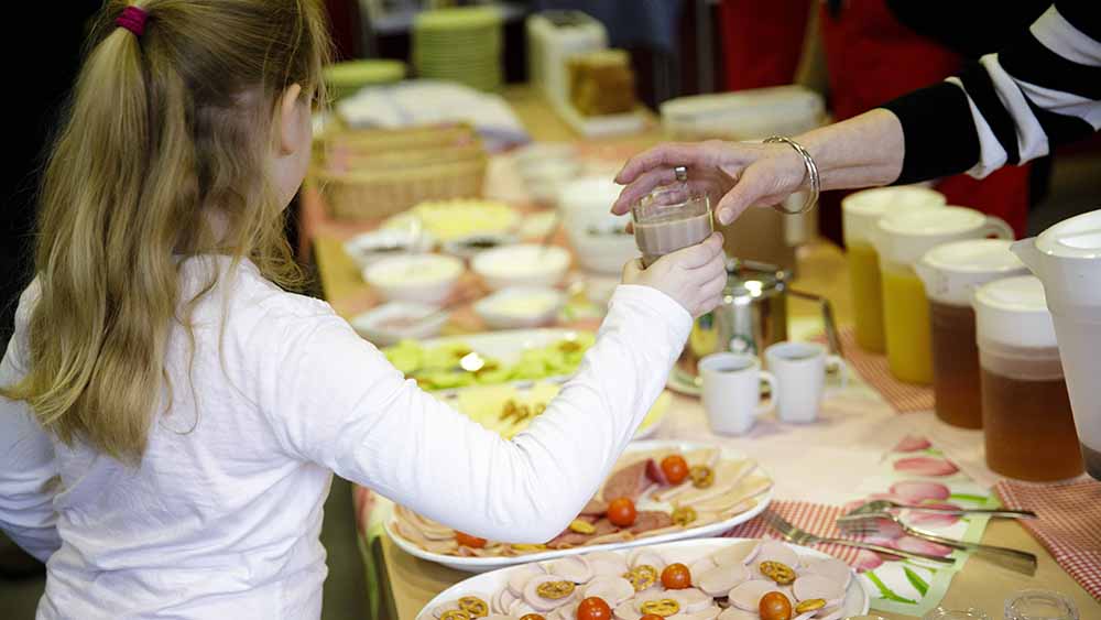 Warme Mahlzeiten bekommen manche Kinder nur in sozialen Einrichtungen