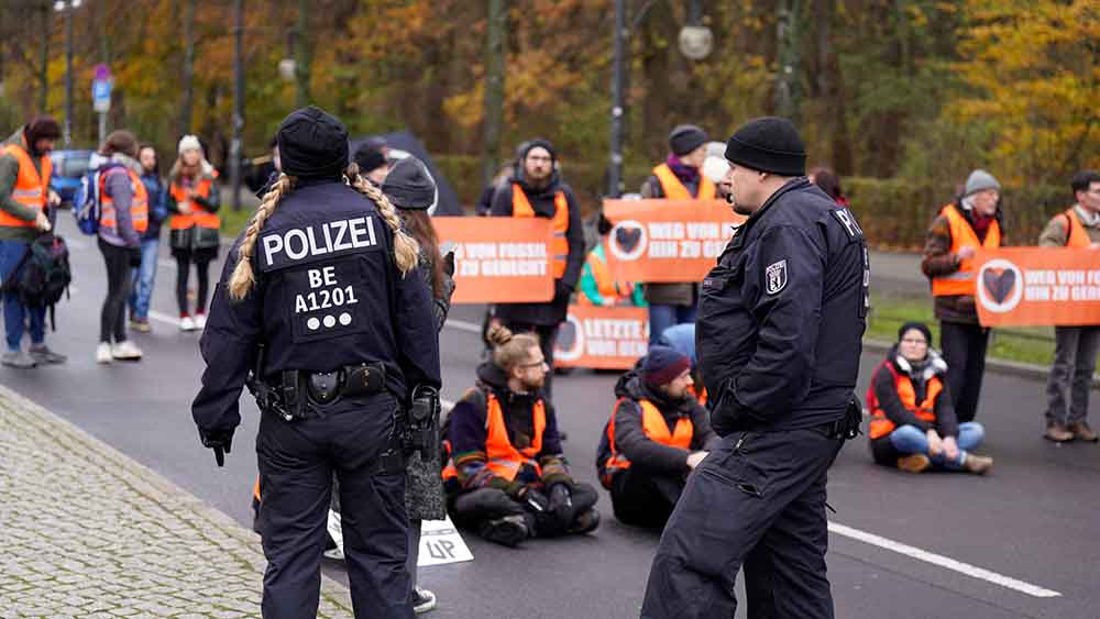 Immer wieder blockiert die "Letzte Generation" Hauptstraßen wie hier in Berlin