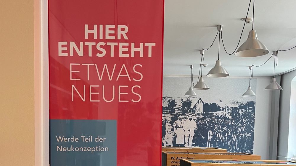 Ausstellungsflyer des Berliner Missionswerkes "Hier entsteht etwas Neues"