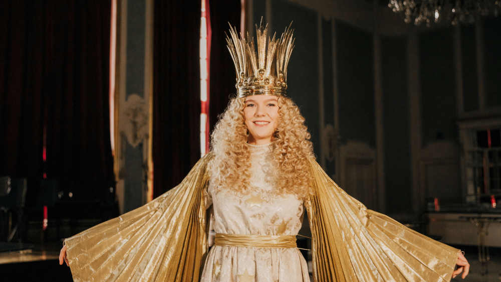 Nelli Lunkenheimer, das neue Nürnberger Christkind, zeigte sich im Staatstheater Nürnberg