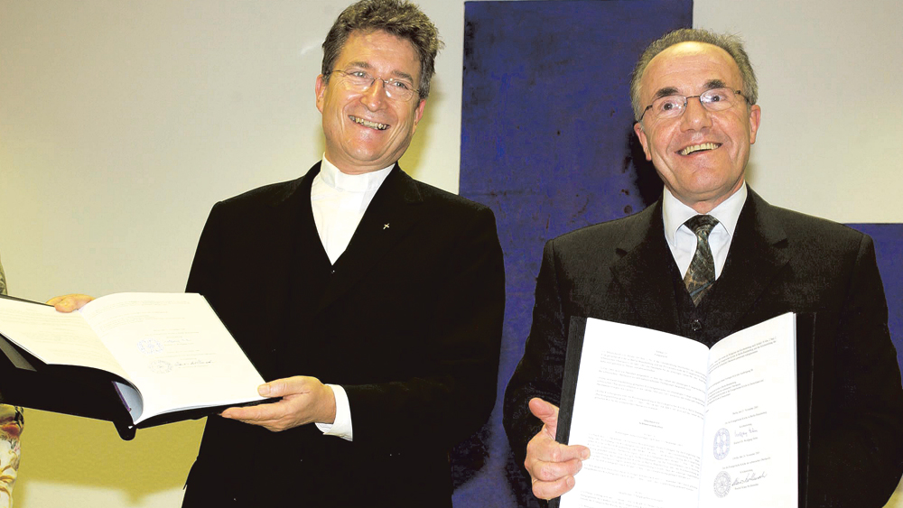 Vertragsunterzeichnung EKBO. Bischof Wolfgang Huber (li.) und Bischof Klaus Wollenweber 2003