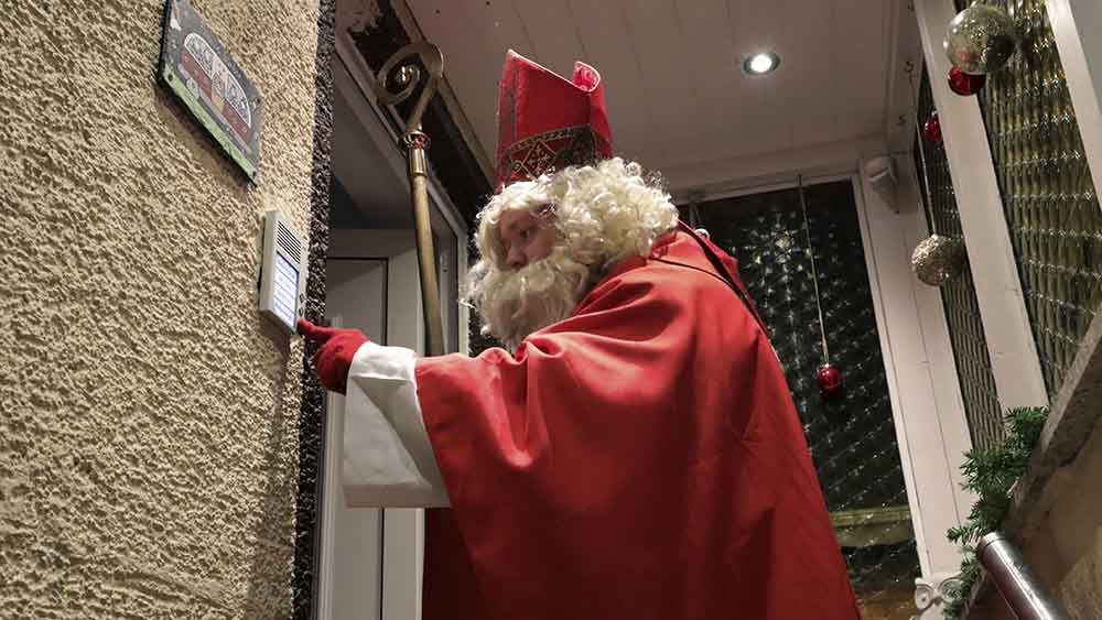 Hier macht der Nikolaus höchstpersönlich einen Hausbesuch