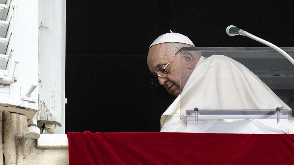 Papst Franziskus beim Gebet auf dem Petersplatz (Archivbild)