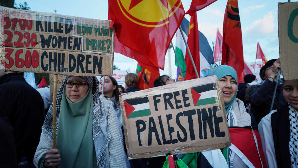 Pro-palästinensische Demonstrationen erinnerten mit ihrer Rhetorik Jüdinnen und Juden an Pogrome und an die Schoah, sagt Maya Roisman vom Vorstand des Verbands Jüdischer Studierender Hessen