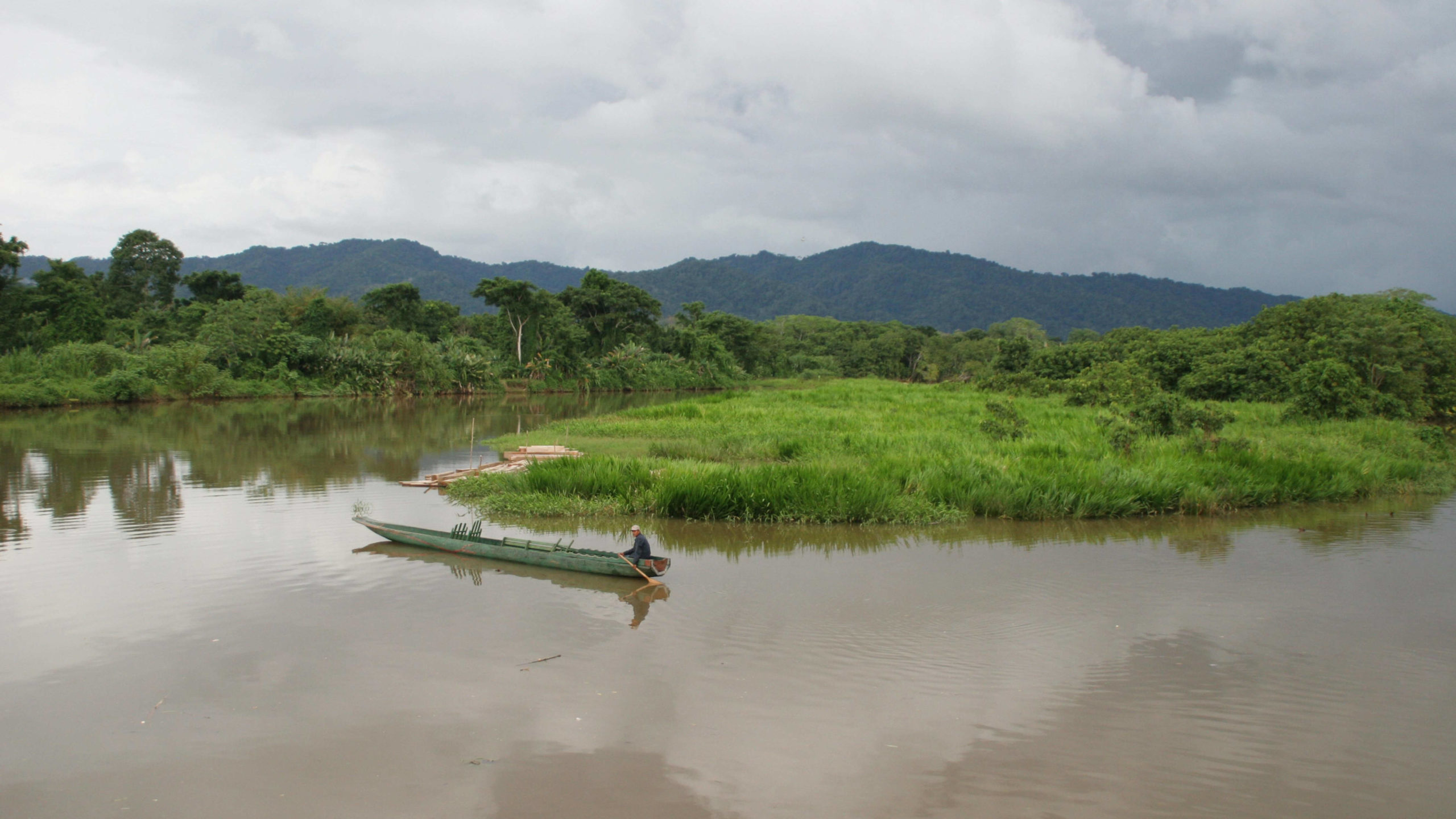 Viele Venezolaner überqueren den Fluss Darien 