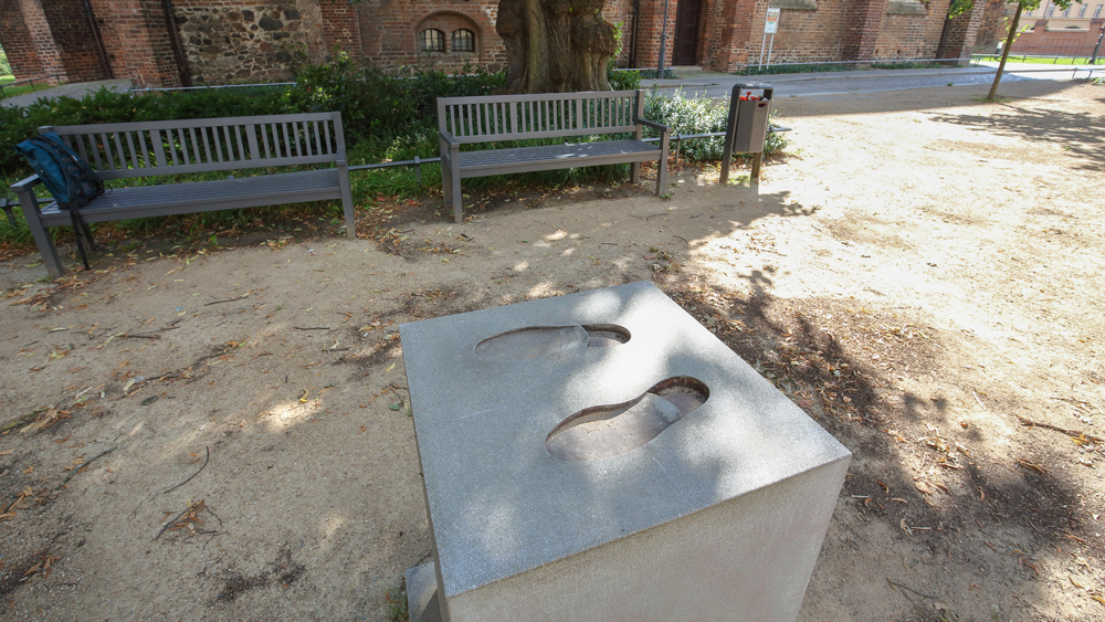 Fussabdruck Loriots in Brandenburg an der Havel