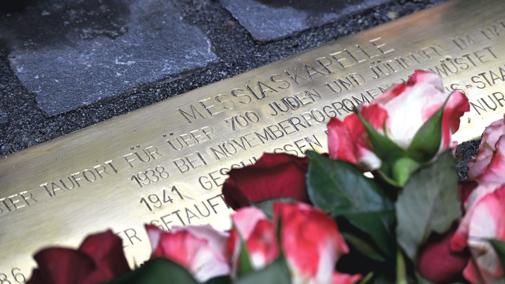 Stolperschwelle an der Messiaskapelle in der Kastanienallee 