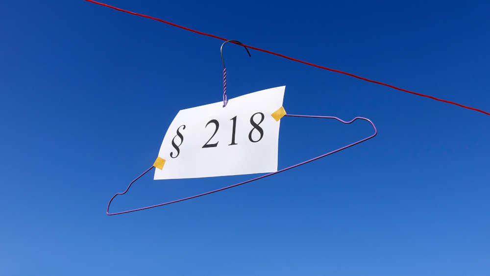 Der frühere Kasseler Bischof und Ethiker, Martin Hein, hat sich dafür ausgesprochen, bei der gegenwärtigen Regelung zu bleiben