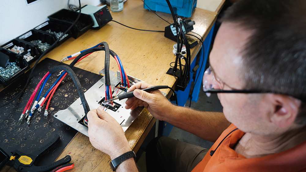 Derzeit lassen sich viele Elektrogeräte nicht reparieren. Die EU will das per Gesetz ändern