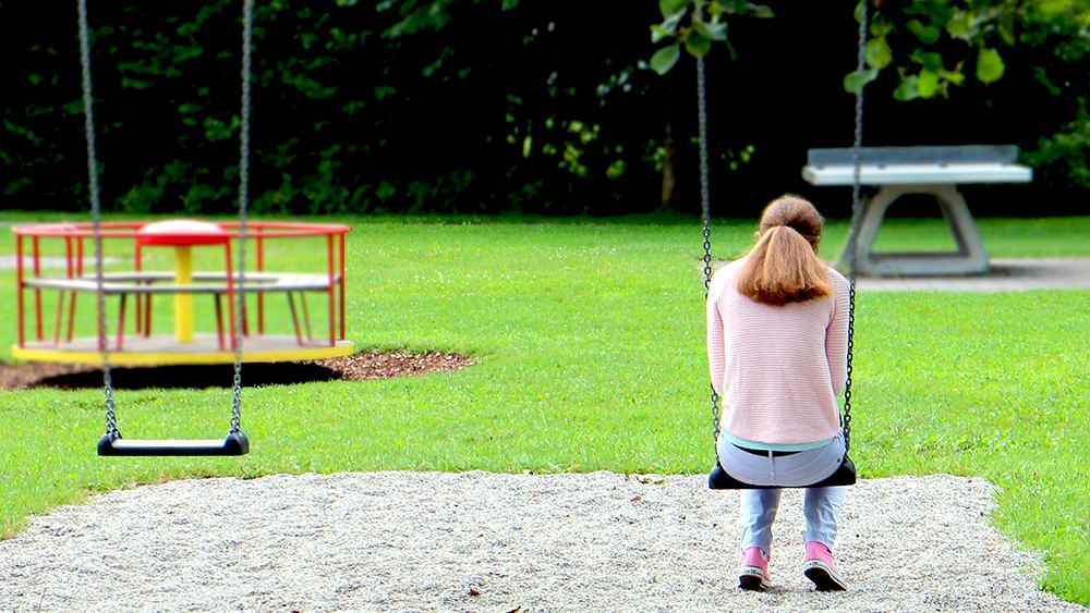 Wer sich schämt, hat oft das Gefühl, dass etwas mit einem selbst nicht stimmt. Die Abwertung der eigenen Person hilft jedoch nicht weiter. Reue hingegen ermöglicht eine produktive Korrektur