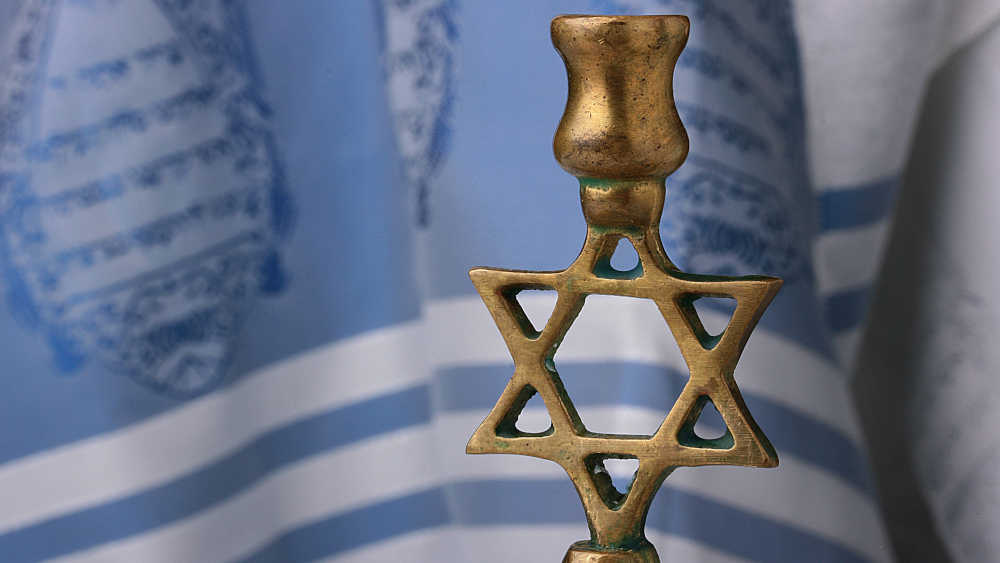 Shabbat, die Zeit von Freitagabend bis Samstagabend verbringen gläubige Juden mit Schlafen, Essen, Gottesdiensten und Spaziergängen