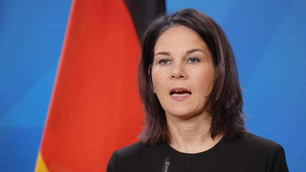 "Seit drei Jahren zerstört das menschenverachtende Taliban-Regime jeden Tag die Hoffnung von Millionen afghanischer Frauen und Mädchen auf ein besseres und freieres Leben", sagte Außenministerin Baerbock anlässlich des dritten Jahrestages der Machtübernahme