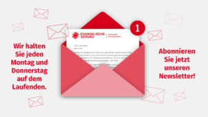 Aus einem roten Umschlag ragt ein Zettel hervor, auf dem der Newsletter steht.