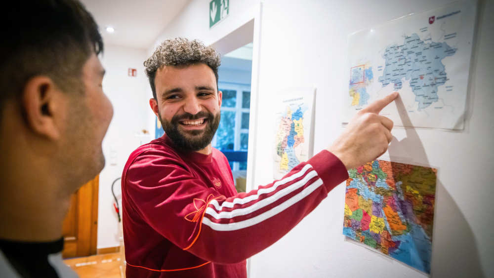 Image - Wie ein Geflüchteter jugendlichen Flüchtlingen hilft