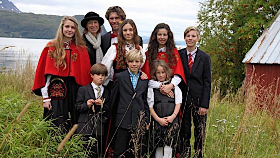 Harald Helling (ganz hinten) und seine Familie zog es vor 20 Jahren nach Norwegen