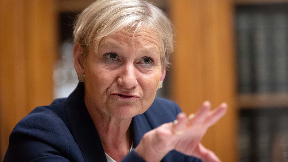 Die EKD-Ratsvorsitzende Kirsten Fehrs blickt selbstkritisch auf den Rücktritt von Annette Kurschus