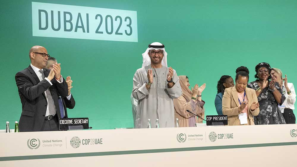 Die Leitung der Klimakonferenz von Dubai beklatscht das Abschlussdokument