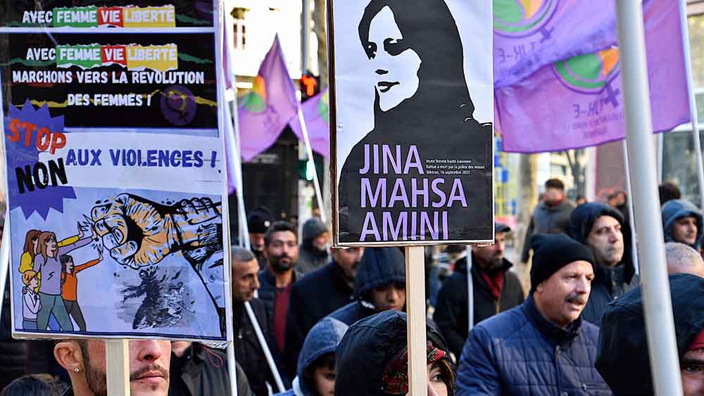 Weltweit wird für Mahsa Amini demonstriert, hier im November in Marseille