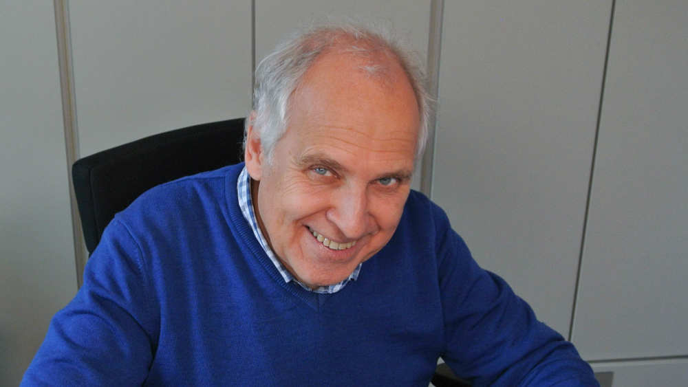 Der evangelische Pfarrer und Bestsellerautor Werner Tiki Küstenmacher ("Simplify your life") spricht lieber von "Zielen" als von "guten Vorsätzen" fürs neue Jahr.