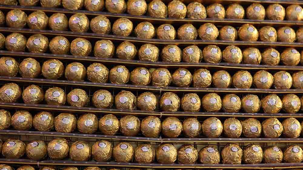 "Rocher"-Kugeln sind zu Weihnachten ein teurer Spaß