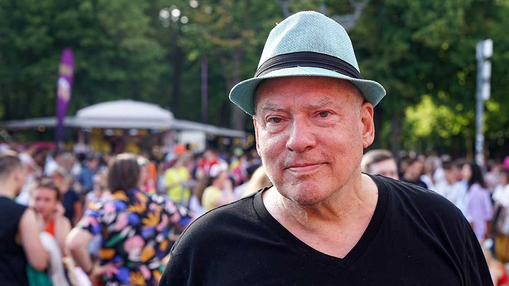 Rosa von Praunheim zeigt seine Ausstellung "Jesus liebt" in Hamburg