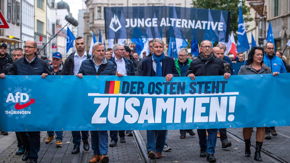 AfD-Demonstration mit den Landesvorsitzenden Björn Höcke (Thüringen), Martin Reichardt (Sachsen-Anhalt), Birgit Bessin (Brandenburg), Jörg Urban (Sachsen) und Leif-Erik Holm (Mecklenburg-Vorpommern) (Archivbild)