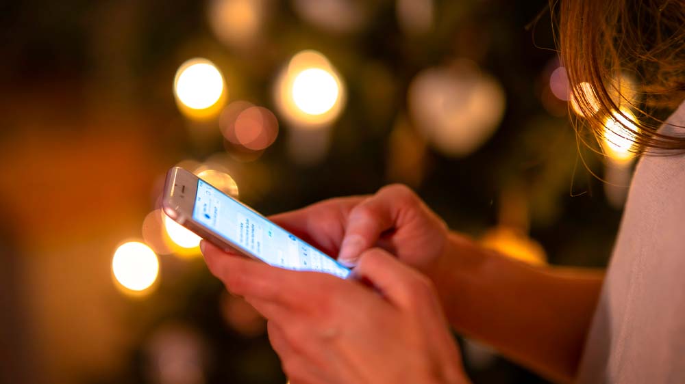 Vor allem jüngere Menschen spenden gerne über Social Media. Die Adventszeit ist besonders beliebt für Spendenaufrufe