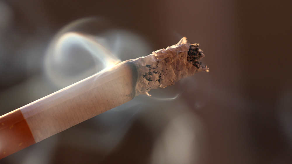 Je stärker präsent das Rauchen in der Umwelt ist, desto höher ist das Risiko, dass ein junger Mensch selbst zur Zigarette greif