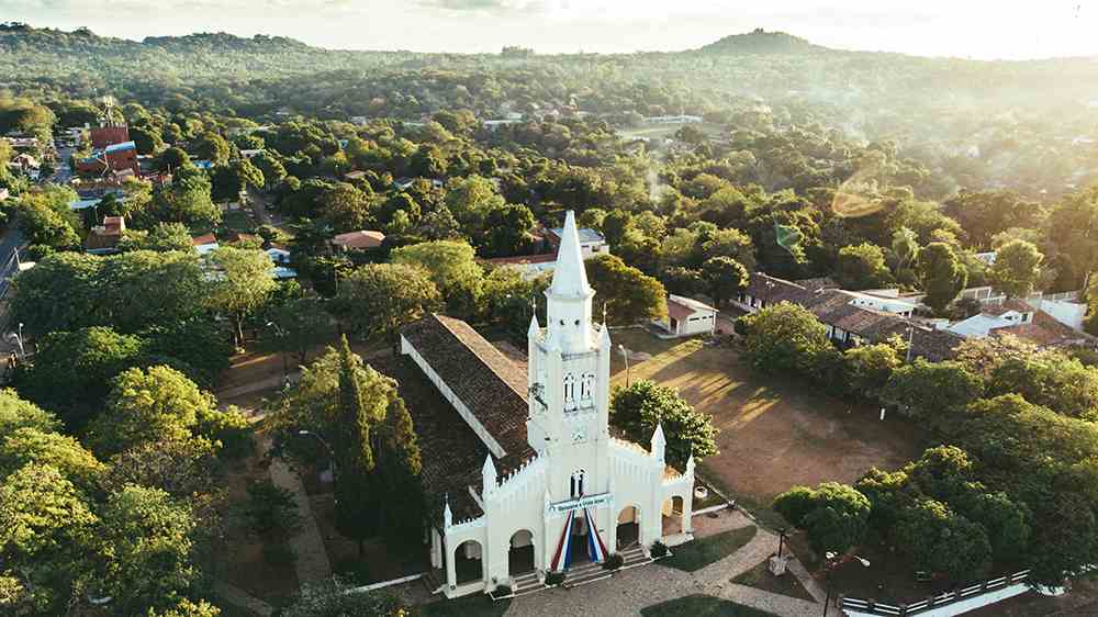 Aregua (Paraguay) mit seiner beeindruckenden Kirche
