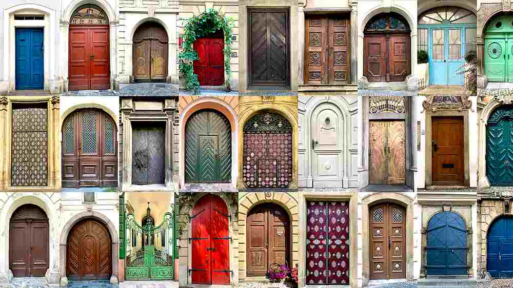Türen machen neugierig: Was wohl dahinter liegt? In der Bibel steht die Tür zu Gott für den Eintritt in eine neue Existenz