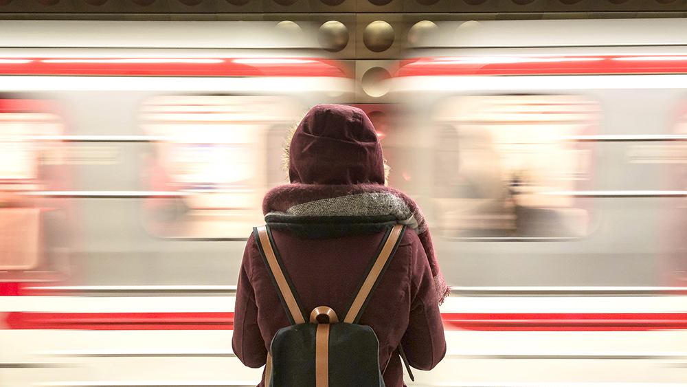 Auch das Warten auf einen Zug wird von Mensch zu Mensch unterschiedlich empfunden
