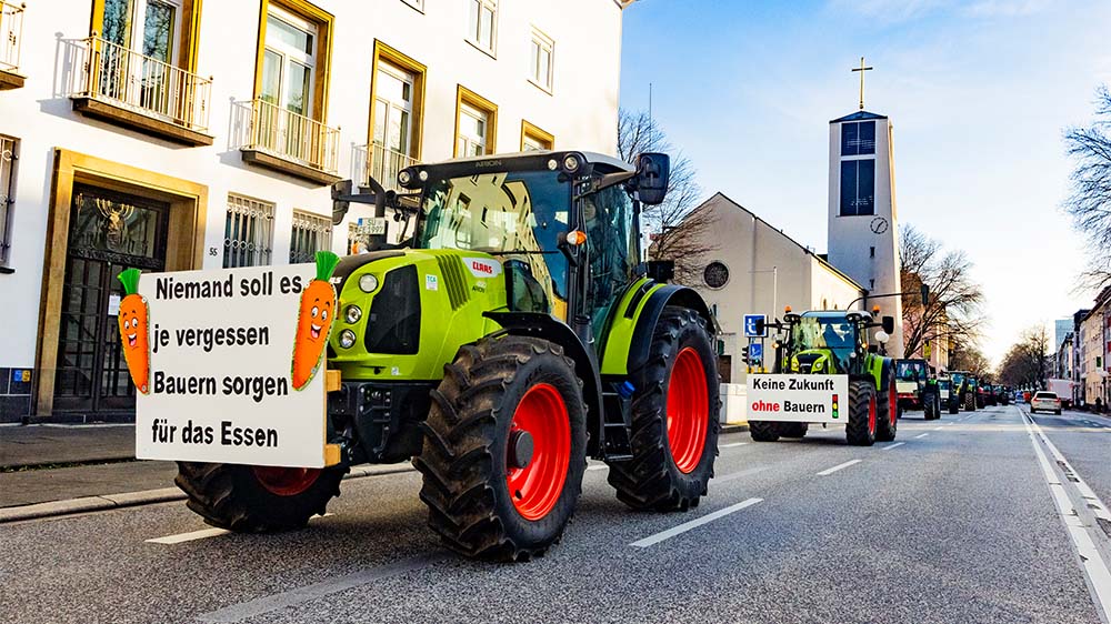 Laut Kirchlichen Dienst in der Arbeitswelt (KDA) kann Kirche eine wichtige Rolle spielen bei den Protesten der Landwirtinnen und Landwirte