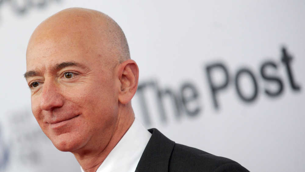 Seit 2018 listet das Wirtschaftsmagazin Forbes Jeff Bezos als den reichsten Menschen der Welt