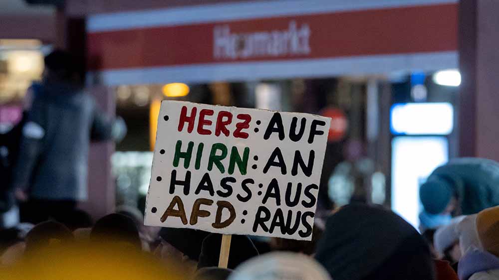 In Köln und anderswo gehen die Menschen gegen Rassismus auf die Straße