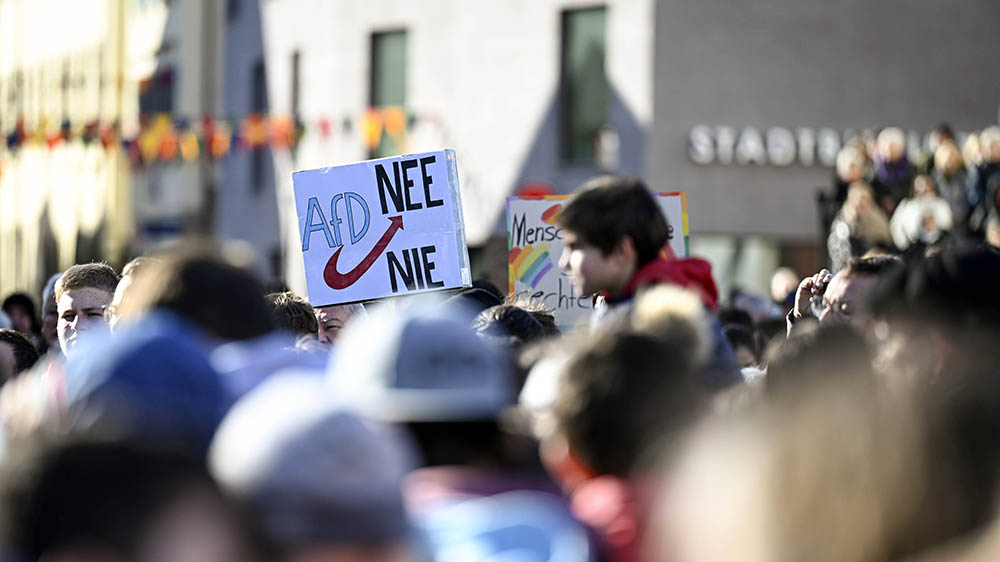 Bundesweit, wie hier in Rottenburg (Baden-Württemberg), gehen die Menschen gegen die AfD auf die Straße