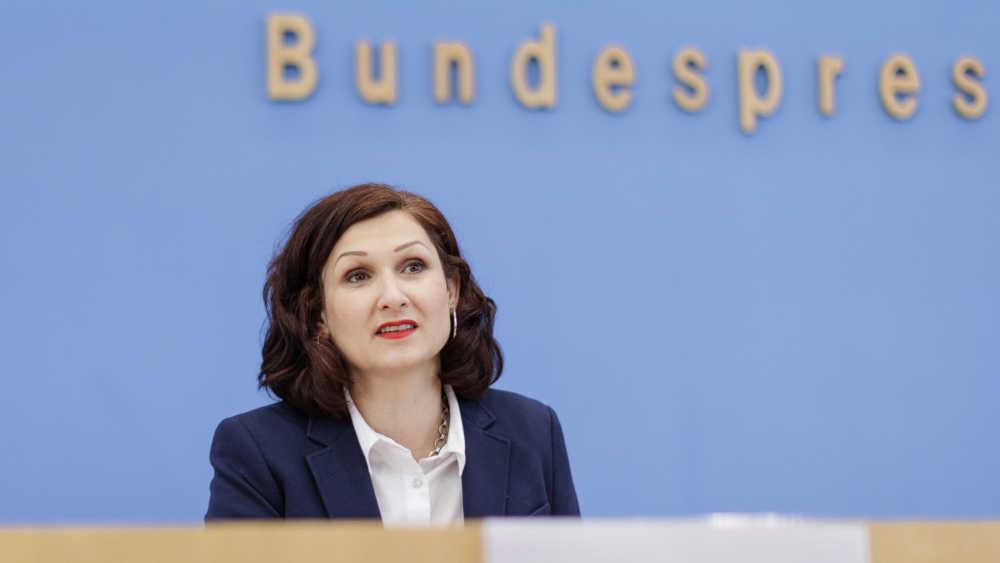 Ferda Ataman wirbt für entspanntere Diskussion über Gendersprache