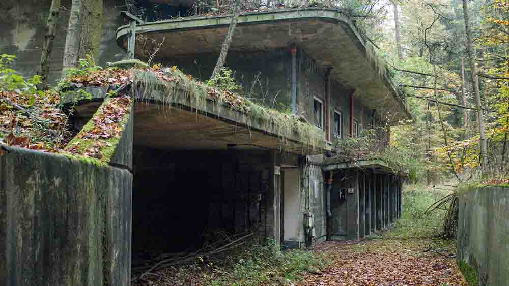 In einem Waldstück zwischen Hannover und Bremen liegt die ehemalige "Pulverfabrik Liebenau", heute eine Gedenkstätte