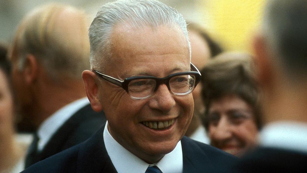 Der spätere Bundespräsident Gustav Heinemann war der erste Synodenpräses der EKD