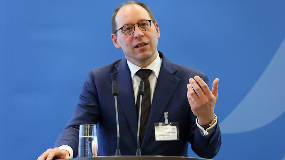 Der Religionsverfassungsrechtler Hans-Michael Heinig würde eine Bundesstiftung für Moscheegemeinden begrüßen