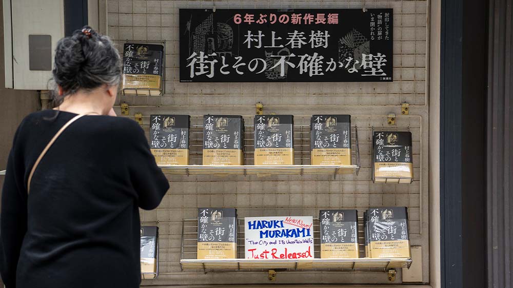 Der japanische Autor Haruki Murakami begeistert seine Leserinnen und Leser immer wieder aufs Neue 