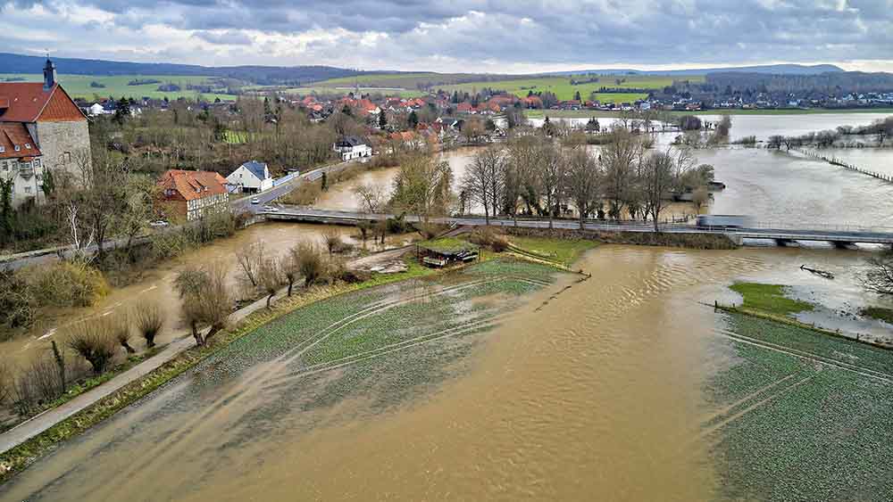 Wiesen und Wälder sind Lebensorte für Wildtiere – und in Niedersachsen überschwemmt wie hier die Leine in Burgstemmen bei Hildesheim