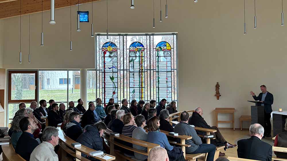 Vor der Debatte feierten alle zusammen Gottesdienst.