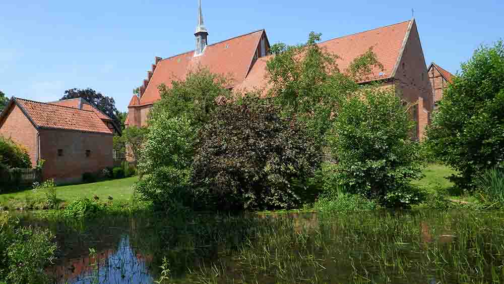 Auch das Kloster Wienhausen bei Celle ist vom Hochwasser betroffen (Archiv)