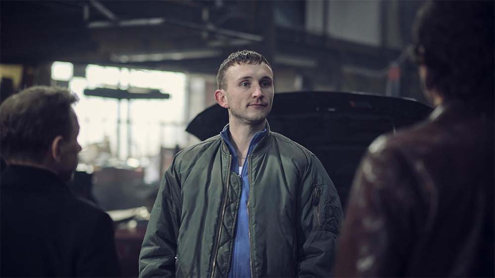 Selbstverständlich hat Alan Maslov ein Alibi für den Zeitraum des Überfalls und findet es außerdem vorurteilsbeladen, dass Thorsten Lannert und Sebastian Bootz ihre Ermittlungen ausgerechnet bei seiner Familie aufnehmen