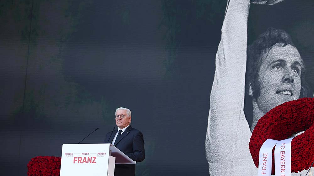 Bundespräsident Frank-Walter Steinmeier lobt Beckenbauer als "großen Deutschen"