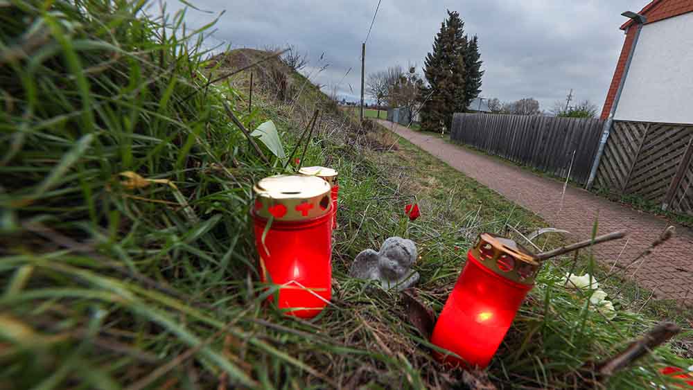 Am Tatort legten die Menschen Blumen nieder